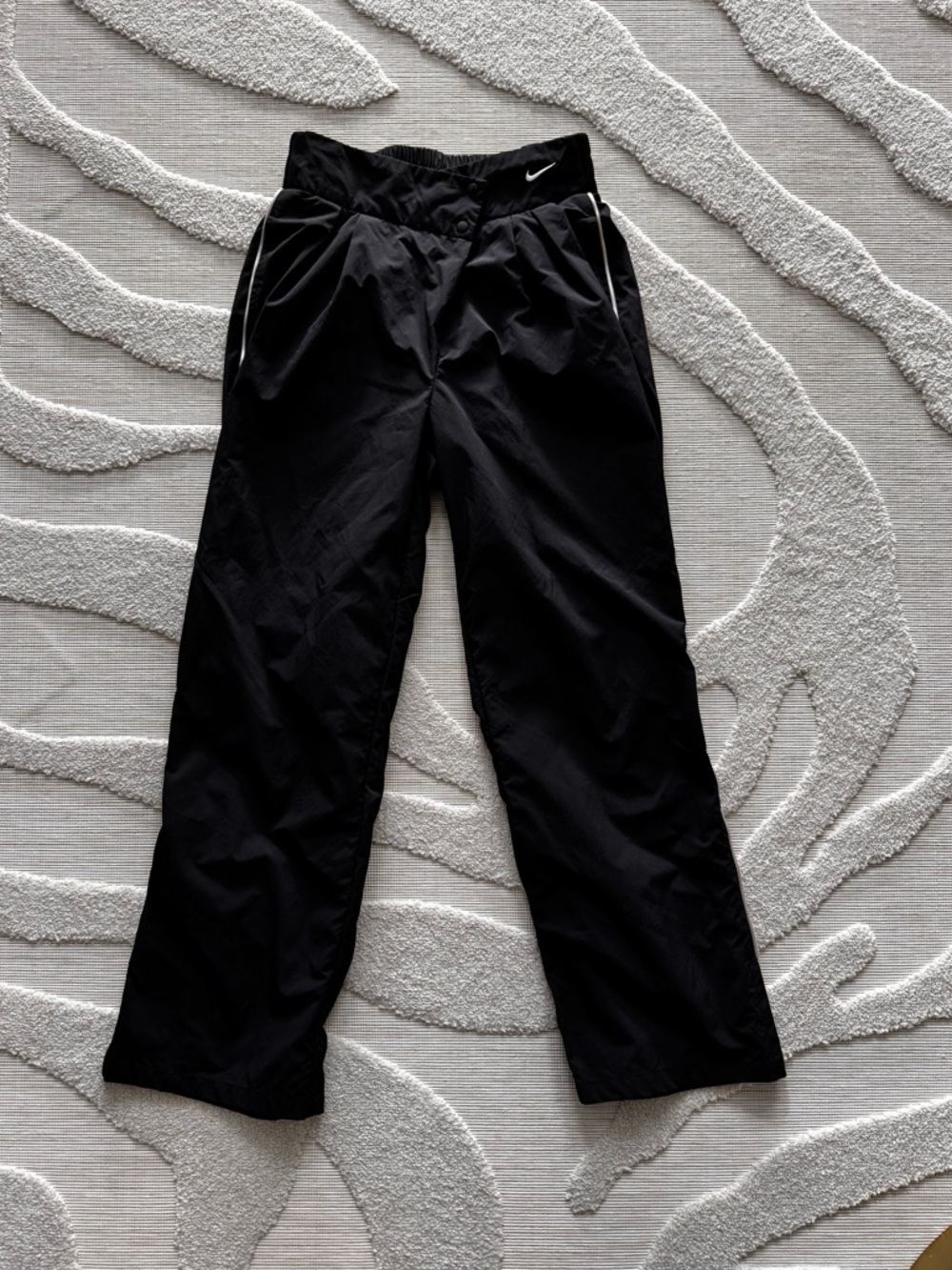 Nike Sportswear Collection Mid-Rise Repel Asymmetrical-Waist Trousers - Picture 5 of 7